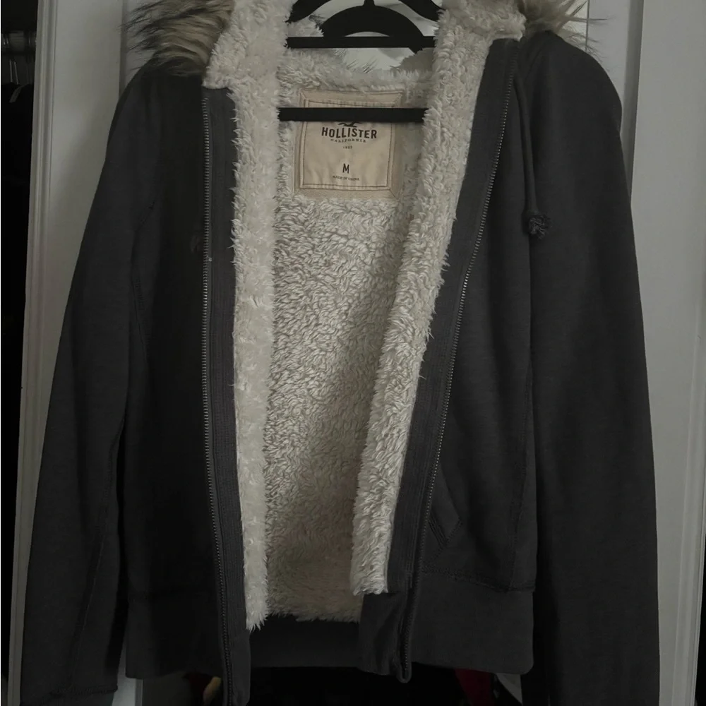 Y2k Hollister Jacket with Faux Fur Hood - Picture 4 of 4